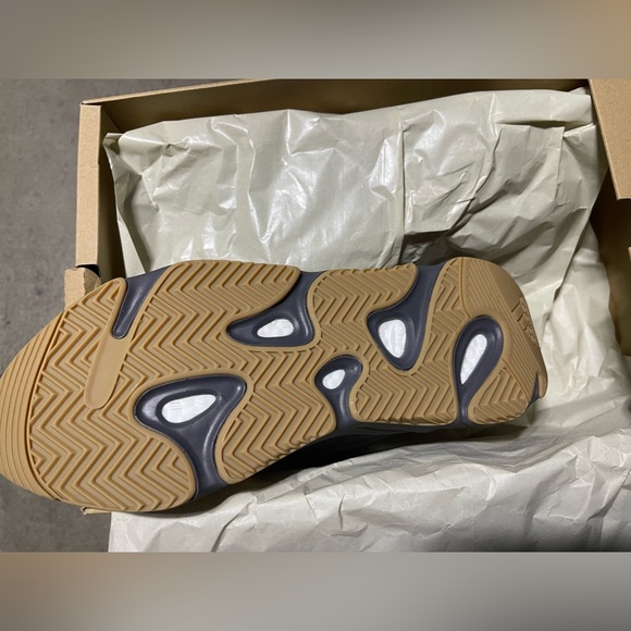 Yeezy Adidas 700 V2 “Tephra” sneakers, New in Box, M13 - Picture 9 of 11